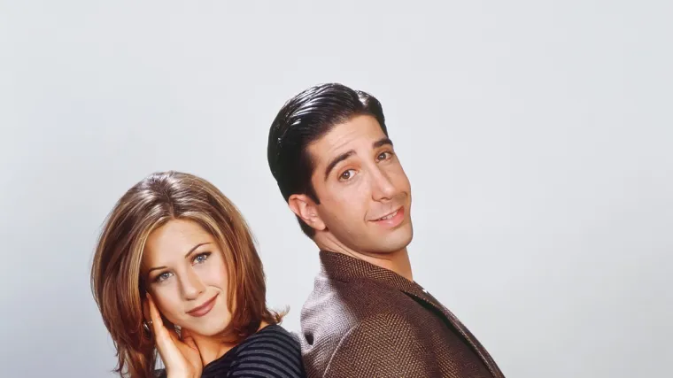 Ima feti&scaron; na studentice? Ross iz 'Prijatelja' promijenio imidž i na&scaron;ao 28 godina mlađu curu