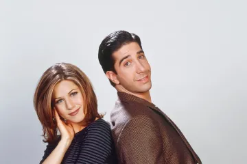 Ima feti&scaron; na studentice? Ross iz 'Prijatelja' promijenio imidž i na&scaron;ao 28 godina mlađu curu