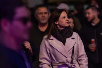 Kakva elegancija: Dok je Elemental zagrijavao Zadrane, dama u sivom plijenila pažnju iz publike