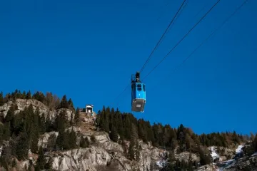 Užas na planini: Kabina žičare se zabila u postaju! Stotinu ljudi zapelo, ima ozlijeđenih