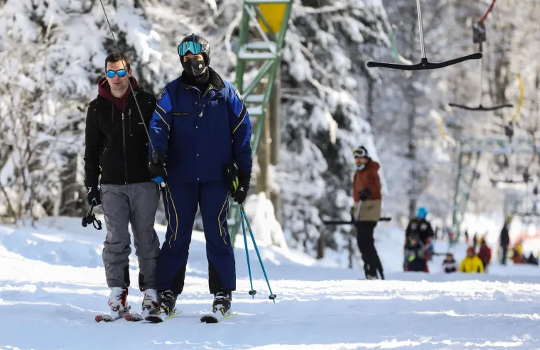 Zimski odmor ili kredit? Istražili smo koliko vas skijanje zapravo ko&scaron;ta i nose li Hrvati sa sobom sarme