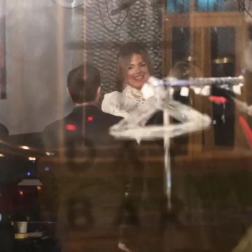 Na terenu zvijer, a u &scaron;tiklama prava ljepotica: Ovako je Sandra Perković izgledala na vjenčanju