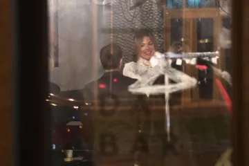 Na terenu zvijer, a u &scaron;tiklama prava ljepotica: Ovako je Sandra Perković izgledala na vjenčanju