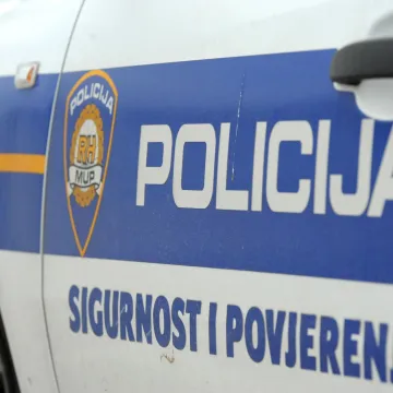 Dijete u Primo&scaron;tenu palo u okno lifta, te&scaron;ko je ozlijeđeno