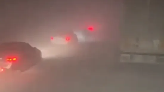 Snijeg ih je paralizirao: Ljudi zarobljeni u kolonama od 20 km, stižu snimke