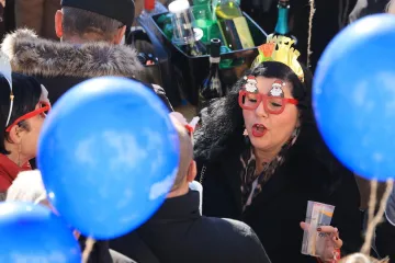 Ovako slavi Samobor: Građani dočekali Novu godinu u podne, a evo kako se pjevalo i plesalo