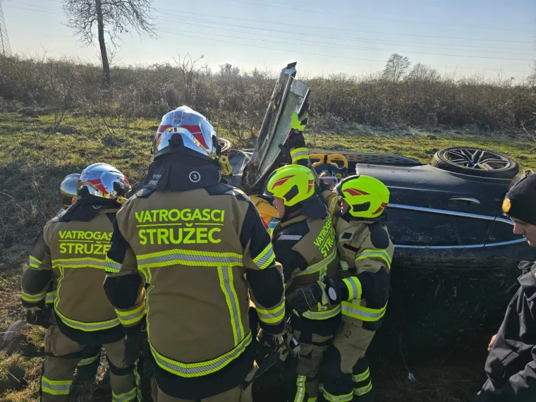 Drama na autocesti: Osoba ostala priklije&scaron;tena, vatrogasci rezali &scaron;ajbu da bi ju spasili
