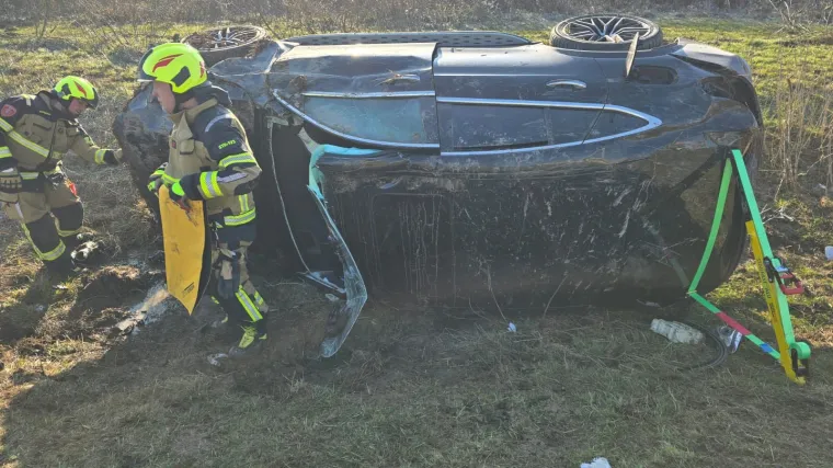 Drama na autocesti: Osoba ostala priklije&scaron;tena, vatrogasci rezali &scaron;ajbu da bi ju spasili