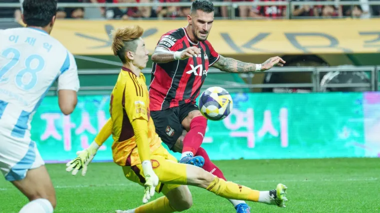 Je li vrijeme za povratak u HNL? Igrao s legendom Manchester Uniteda, a sada je bez kluba