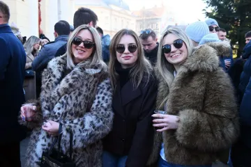 Karlovčanke ukrale show na dnevnom dočeku: Grad prepun ljepotica u top izdanjima