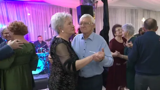 Dokazali da su godine samo broj: Osijek organizirao poseban doček za umirovljenike