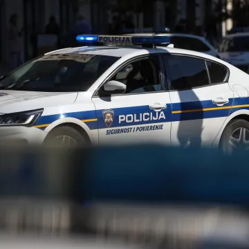 Prometna nesreća u Koprivnici: Zabili su se u drvo, jedna osoba poginula na licu mjesta