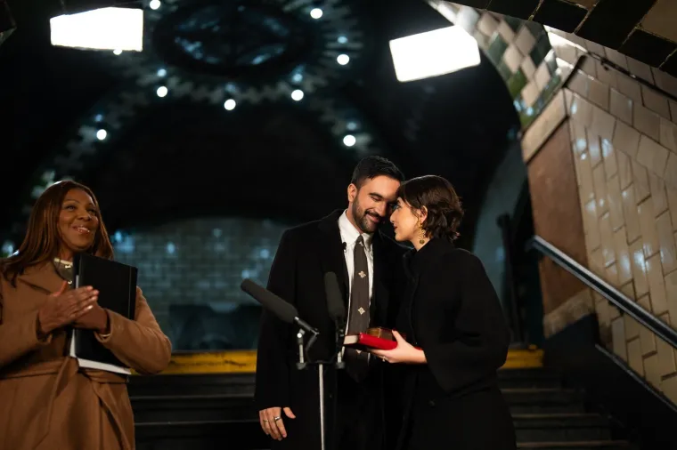 Prvi muslimanski gradonačelnik New Yorka prisegnuo u napu&scaron;tenoj podzemnoj stanici