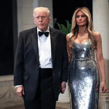 Melania Trump jo&scaron; jednom pokazala za&scaron;to je ikona stila: Ovako je izgledala na proslavi Nove godine