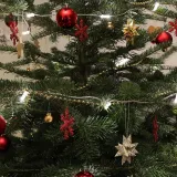 Stvarnost se prikrada, ali blagdanski ukrasi su jo&scaron; uvijek tu: 'Ovo drvce je savr&scaron;eno sretno'