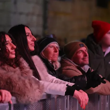 Slavlje se nastavlja: Petar Gra&scaron;o Dubrovčanima priredio spektakl, tisuće ljudi stiglo na Stradun