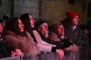 Slavlje se nastavlja: Petar Gra&scaron;o Dubrovčanima priredio spektakl, tisuće ljudi stiglo na Stradun