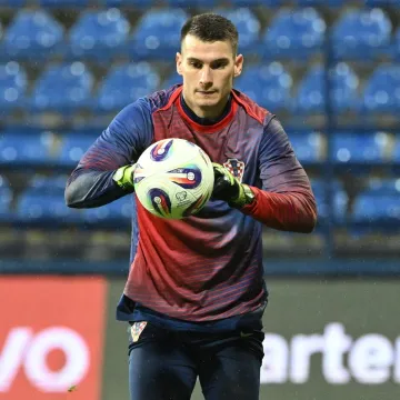 Panika u Dinamu: Velikani se uključili u borbu za potpis Dominika Livakovića