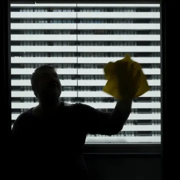 Jezivo upozorenje osvanulo im na vratima novog stana: 'Imam kamere na prozoru...'