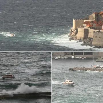 Dramatična akcija traganja u Dubrovniku: Mu&scaron;karca povukli valovi dok se slikao na stijenama