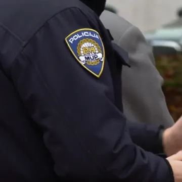 Poznati hrvatski kipar uhićen zbog prijetnji supruzi: 'Ovo je moja zemlja! Ubit ću te!'