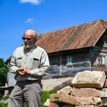 Poznati hrvatski kipar uhićen zbog prijetnji supruzi: 'Ovo je moja zemlja! Ubit ću te!'