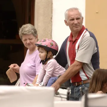 'Baka i djed servis' u Križevcima: Od sada mogu zaraditi čuvanjem unuka