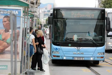 Pijan ukrao gradski autobus u Rijeci i poku&scaron;ao biti vozač: Nije mu ba&scaron; i&scaron;lo...