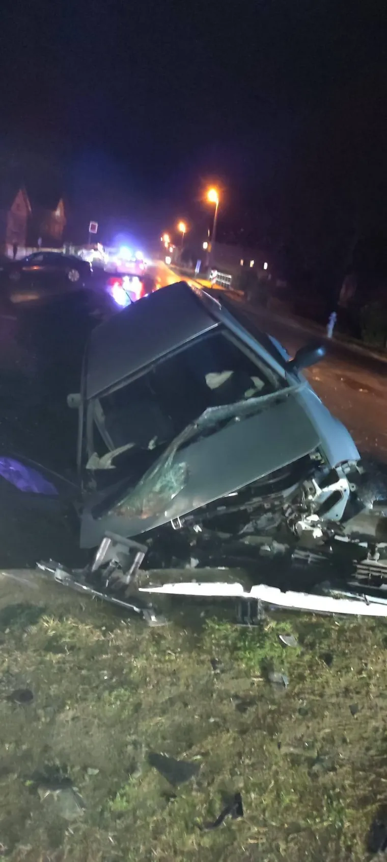 Stravične fotografije s ceste kraj Novske: Auto potpuno smrskan u jarku, vozač poginuo