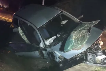 Stravične fotografije s ceste kraj Novske: Auto potpuno smrskan u jarku, vozač poginuo