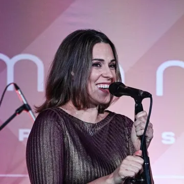 Rijetko ih viđamo: Natalie Dizdar raznježila pratitelje fotografijama kćerkice i zaručnika