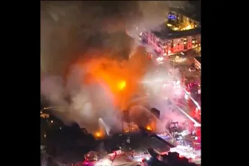 Buktinja u Denveru: Vatrogasci se bore s požarom veličine gradskog bloka, ljudi evakuirani