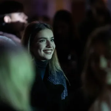 Dok je Vojko pjevao, ona je mamila poglede: Nema tko se nije okrenuo za lijepom Zadrankom