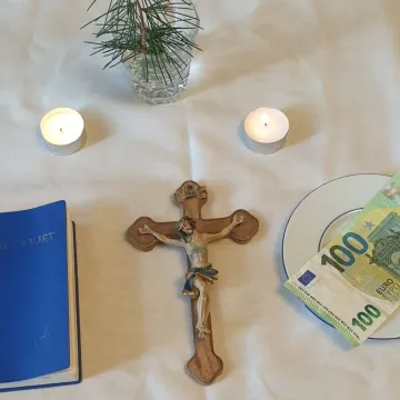 Svećenik kojem je smetao Ora&scaron;ar, opet zgrozio javnost: Ovo su njegova pravila za blagoslov kuća