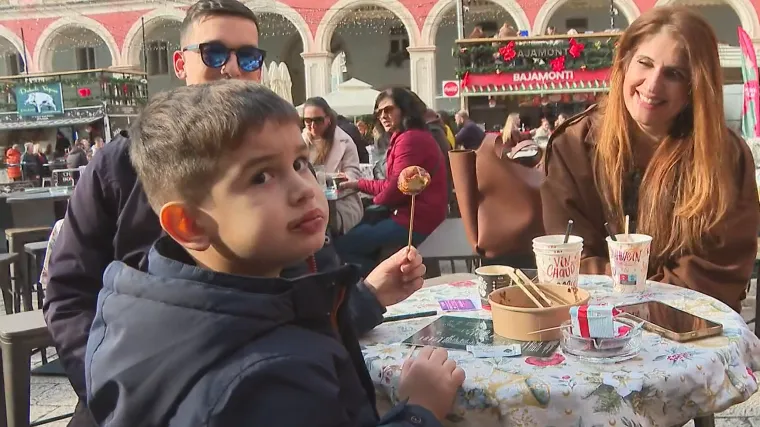 Splićani i brojni turisti iskoristili subotu prije ki&scaron;nog 'potopa': 'Jo&scaron; nije pao adventski duh'