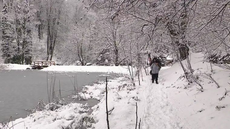 Snježna bajka na Papuku privukla ljudi iz cijele Hrvatske: 'Slapovi zaleđeni, snijeg svuda, prekrasno'