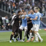 Napoli se približio Milanu u ludoj utakmici: Tri isključenja i pogodak biv&scaron;eg igrača Dinama