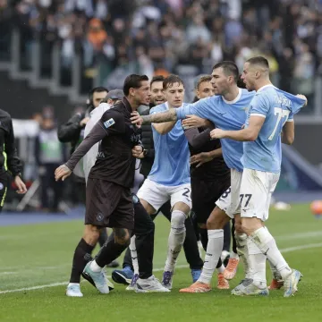 Napoli se približio Milanu u ludoj utakmici: Tri isključenja i pogodak biv&scaron;eg igrača Dinama