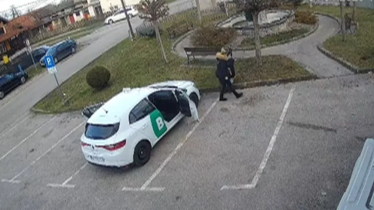 Psići se ugu&scaron;ili i smrznuli, policija traga za ženama koje su ih bacile: Prijeti im ova kazna