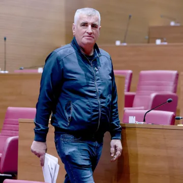 Tek joj je 25 godina, a već ima karijeru u politici: Evo kako izgleda buduća snaha Mire Bulja