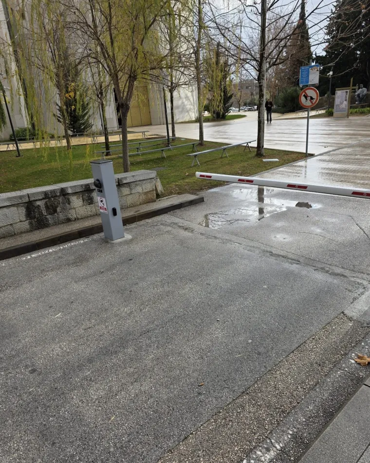 Crkva u Solinu devastirana usred mise, objavljene fotografije: 'Ovo nas duboko pogađa'