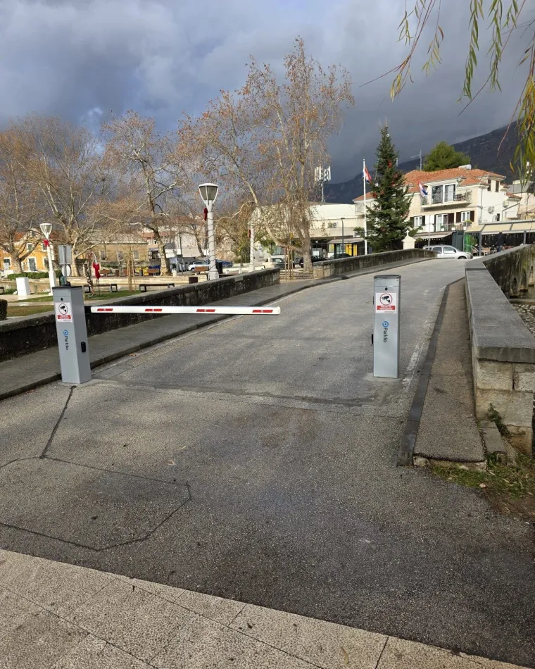 Crkva u Solinu devastirana usred mise, objavljene fotografije: 'Ovo nas duboko pogađa'