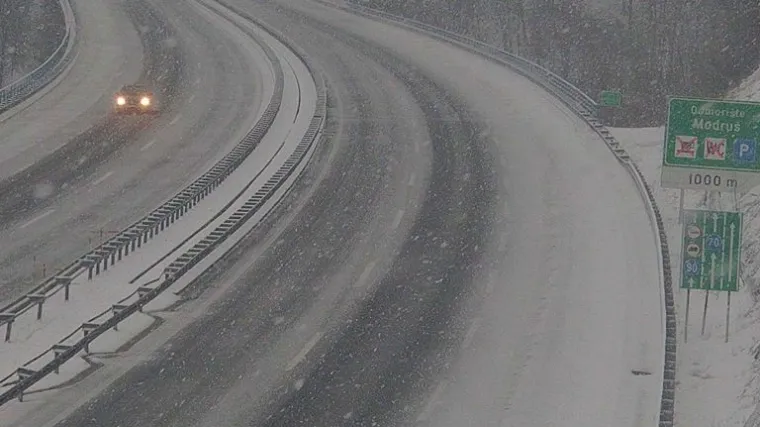 Snijeg zameo autoceste: Dio A1 zatvoren zbog nesreće, poslano upozorenje vozačima