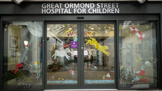 Skandal u uglednoj britanskoj dječjoj bolnici! Kirurg ozlijedio desetke djece lo&scaron;im operacijama