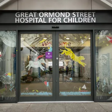 Skandal u uglednoj britanskoj dječjoj bolnici! Kirurg ozlijedio desetke djece lo&scaron;im operacijama