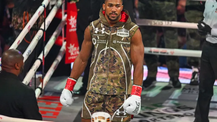 Anthony Joshua prekinuo &scaron;utnju i oglasio se prije posljednjeg ispraćaja najbližih prijatelja