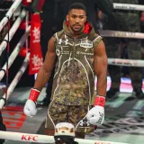 Anthony Joshua prekinuo &scaron;utnju i oglasio se prije posljednjeg ispraćaja najbližih prijatelja