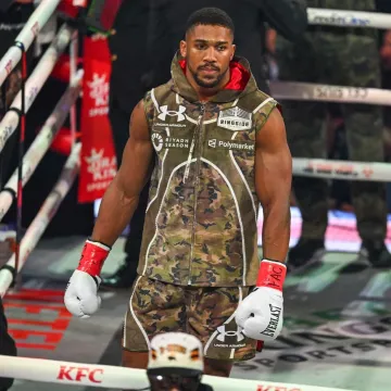 Anthony Joshua prekinuo &scaron;utnju i oglasio se prije posljednjeg ispraćaja najbližih prijatelja