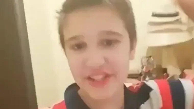 Evo kako danas izgleda dječak iz legendarnog videa, vratio se nakon &scaron;est godina