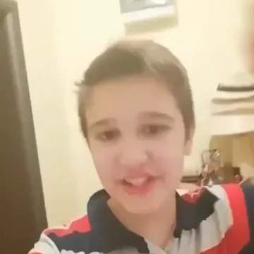 Kako danas izgleda ovaj dječak iz popularnog videa? Postao je prava novogodi&scaron;nja legenda